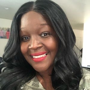 Meet your Posher, Dee